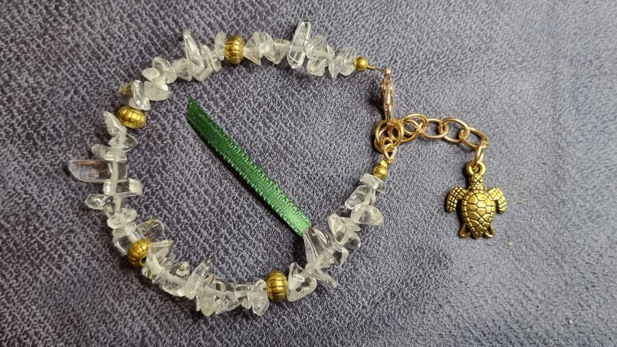 Kalnu kristāla rokassprādze "Mīļais bruņurupucītis" Izmērs 17 cm+ķēdīte Zelta krāsā Zaļa bantīte