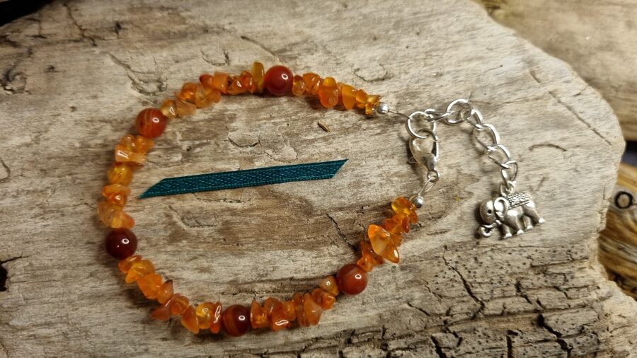 Karneola rokassprādze "Mans zilonītis" Izmērs 18 cm + ķēdīte Zaļa bantīte Sudraba krāsas metāls