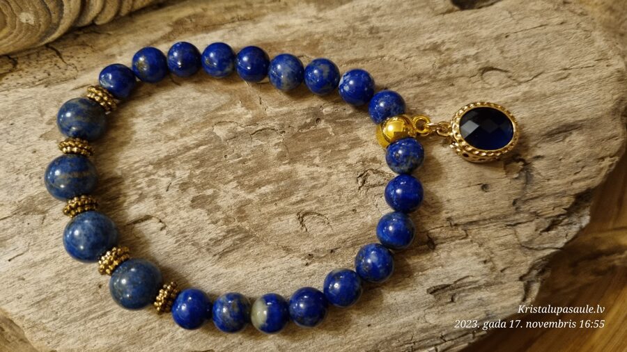 Lazurīta rokassprādze "Zilais brīnums" Izmērs 19.5 cm 8 mm un 10 mm bumbiņas Zelta krāsas metāls