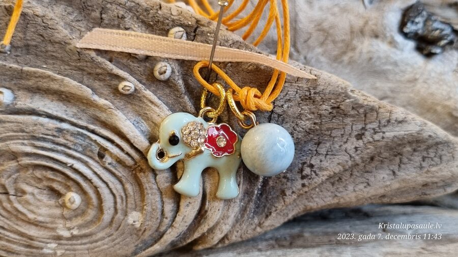 Akvamarīna kulons "Krāšņais zilonis" Bumbiņa 10 mm Ar auklu Zelta krāsa Gaiša bantīte
