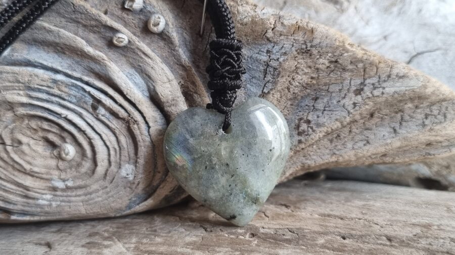 Labradora kulons ar auklu "Mana sirds" Izmērs 2.5 x 2.5 cm Stiprs aizsargamulets