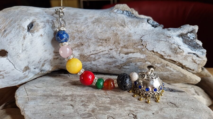 Harmonizējošš jeb čakru aizsargamulets priekšnamam Garums 17 cm Bumbiņas no 10 - 14 mm