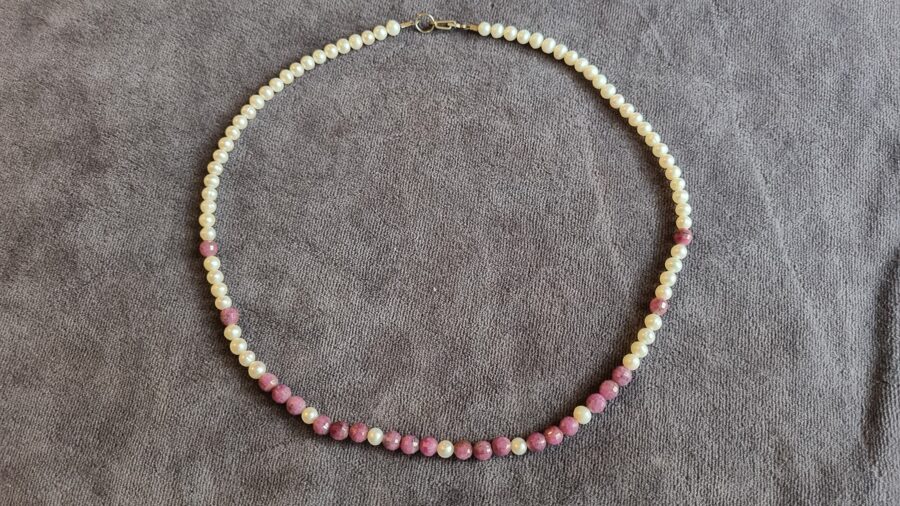 Rubīna krelles ar pērlēm "Enerģija dienas garumā" 6 mm Garums 47 cm