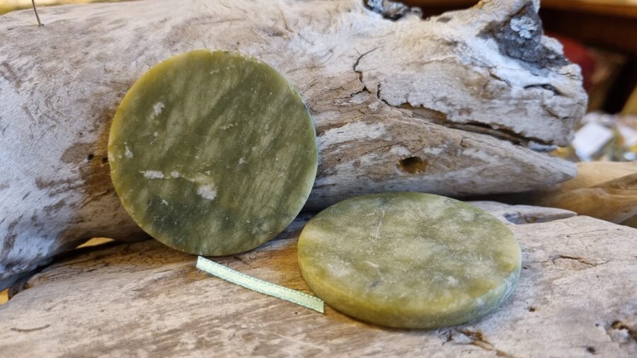 Nefrīta masāžas plāksnes "Pārītis" nr 1. Izmērs 5 cm Zila bantīte