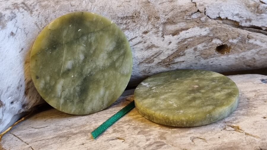 Nefrīta masāžas plāksnes "Pārītis" nr 3. Izmērs 5 cm Zaļa bantīte