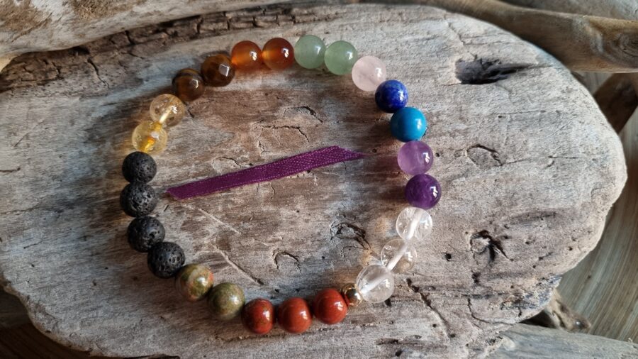 Čakru aproce "Līdzsvars dienas garumā" nr 2. Izmērs 20.5 cm Bumbiņa 8 mm