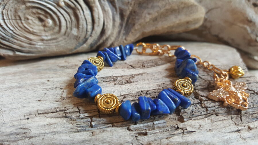 Lazurīta rokassprādze ar zelta krāsas bitīti Garums 12 cm + ķēdīte pagarinājumā Der pusaudzes rokai