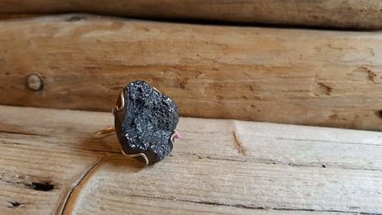 Hematīta gredzens no neapstrādāta gabala "Stiprais" Izmērs 8( 18.3) Jānāk uz veikalu uzmērīt Metāls